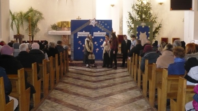 Jasełka w kościele parafialnym w Dobieszynie. - Obrazek 1